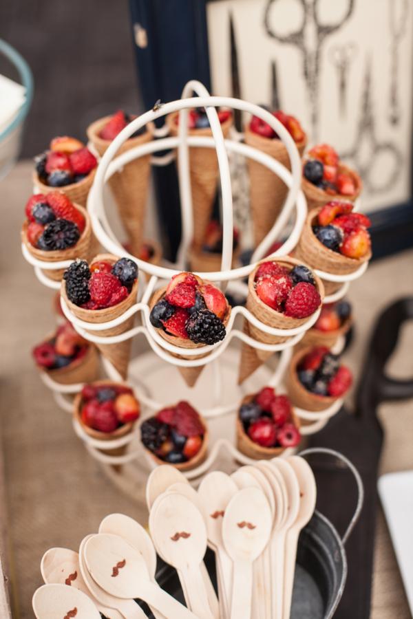 Berries and cones | 25+ NYE party ideas