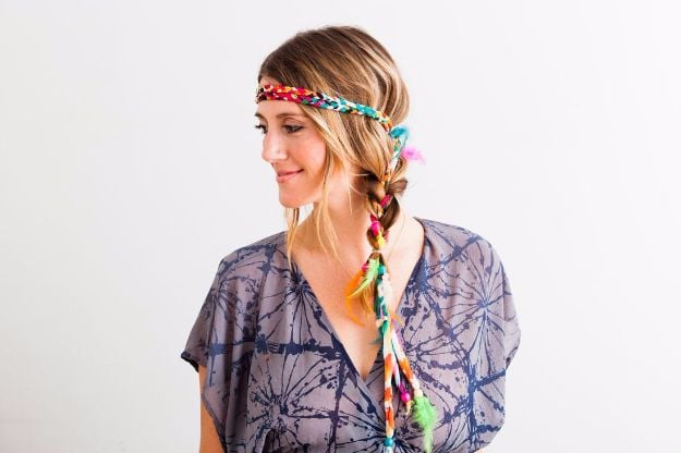 Easy Braids With Tutorials - Braided Feather Wrap - Cute Braiding Tutorials for Teens, Girls and Women - Easy Step by Step Braid Ideas - Quick Hairstyles for School - Creative Braids for Teenagers - Tutorial and Instructions for Hair Braiding http://diyprojectsforteens.com/easy-braids-tutorials