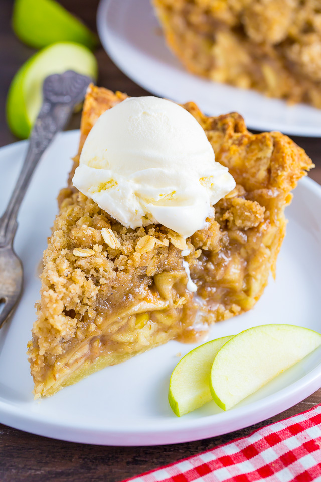 Brown Butter Oatmeal Crumb Apple Pie | 25+ Thanksgiving Pies