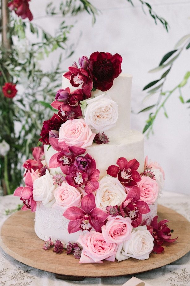 Burgundy Wedding Cake - Photography: Tasha Seccombe