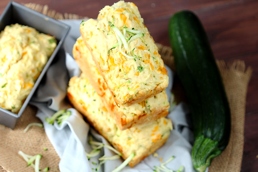Cheesy garlic zucchini bread | 25+ zucchini recipes