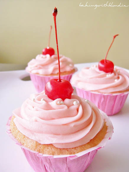 Cherry Almond Vanilla Cupcakes | 25+ Cherry Recipes