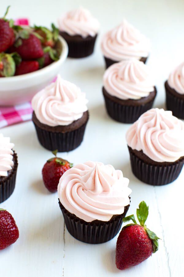 Chocolate Cupcakes with Strawberry Marshmallow Frosting | 25+ Cupcake Frosting recipes