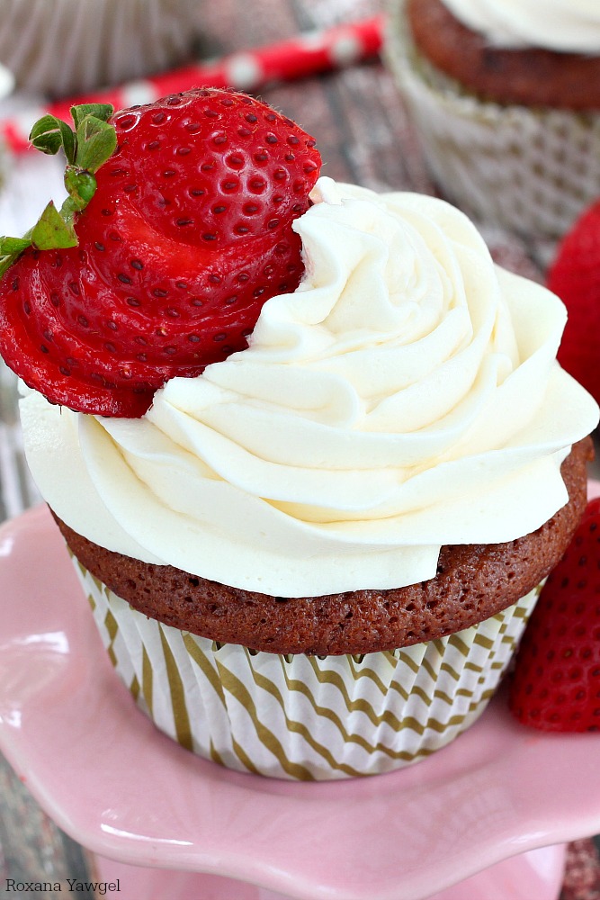 Chocolate Strawberry Cupcakes with Mascarpone Frosting | 25+ Cupcake Frosting recipes