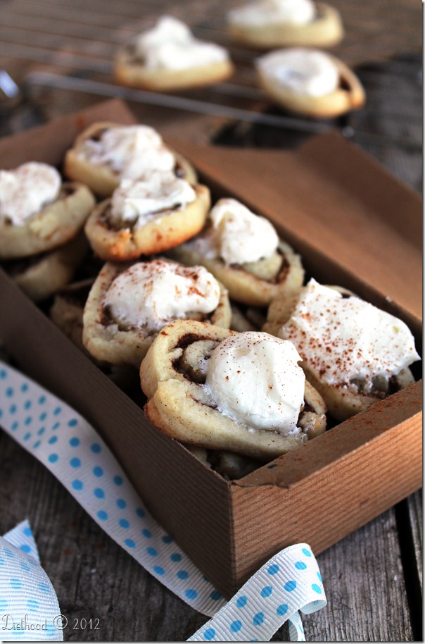 Cinnamon Roll Sugar Cookies | 25+ MORE Christmas cookie exchange recipes