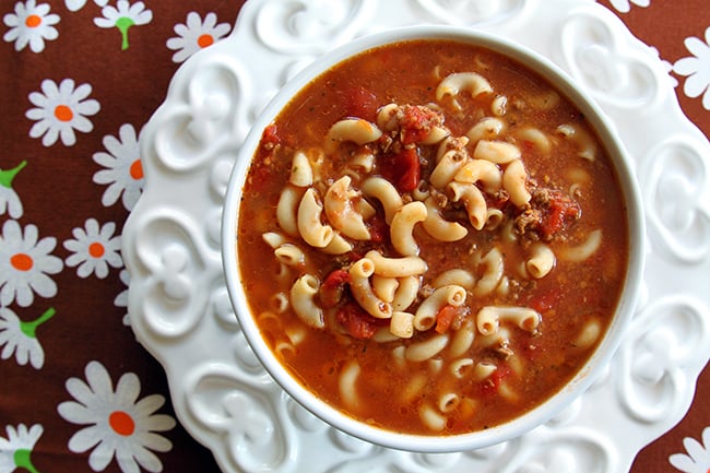 Classic Beef and tomato Macaroni Soup | 25+ delicious soup recipes