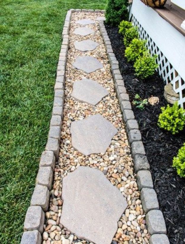 16 Amazing Diy Garden Path And Walkways, How To Make A Garden Path With Pavers