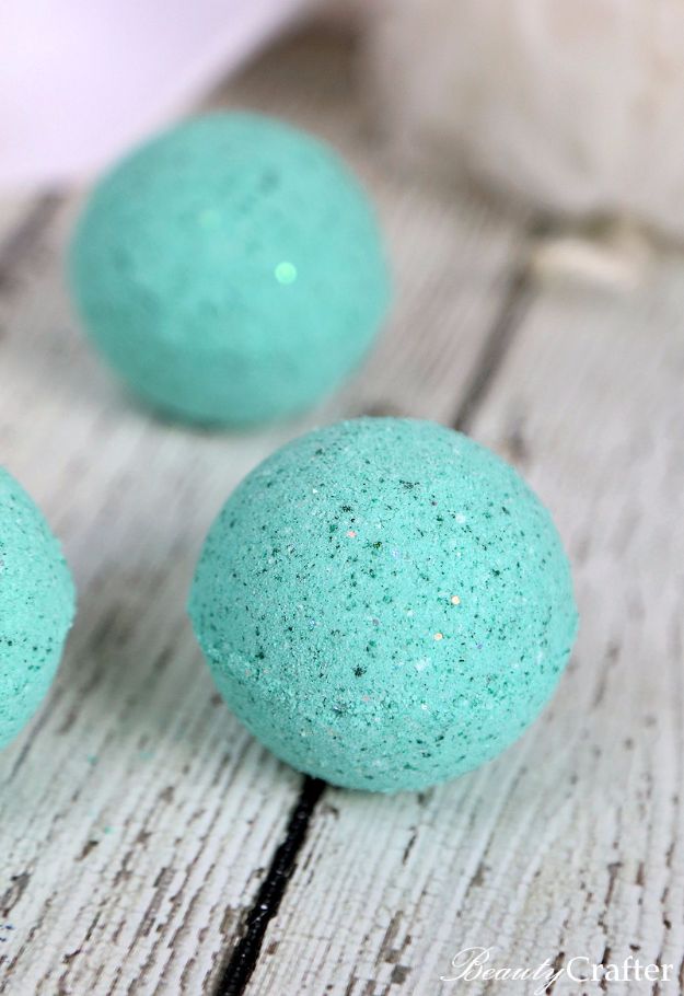 DIY Mermaid Crafts - DIY Mermaid Bath Bombs - How To Make Room Decorations, Art Projects, Jewelry, and Makeup For Kids, Teens and Teenagers - Mermaid Costume Tutorials - Fun Clothes, Pillow Projects, Mermaid Tail Tutorial http://diyprojectsforteens.com/diy-mermaid-crafts