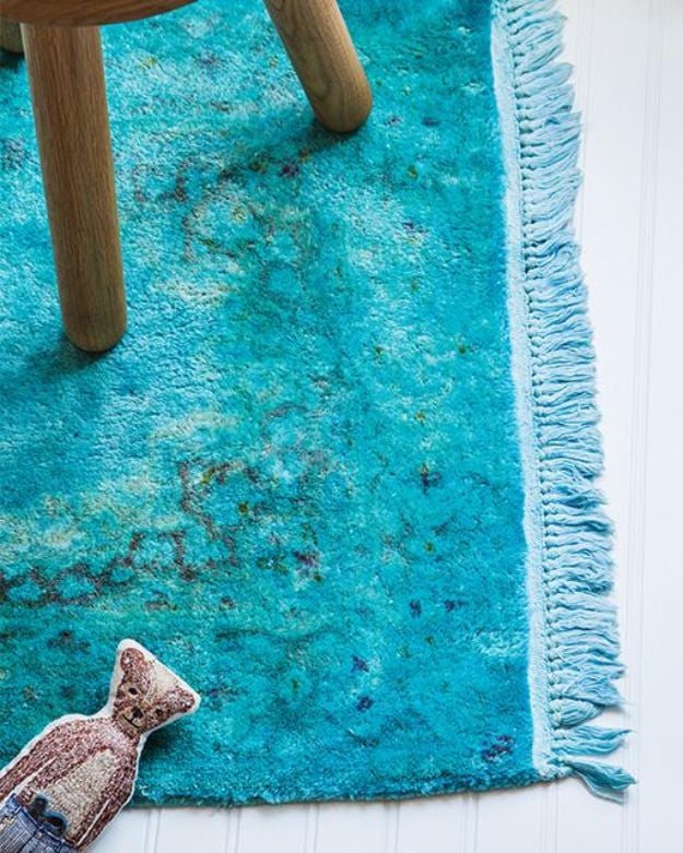 15 Great DIY Rugs to Brighten up Your Home - DIY Rugs, DIY rug, diy home decor, bath rugs