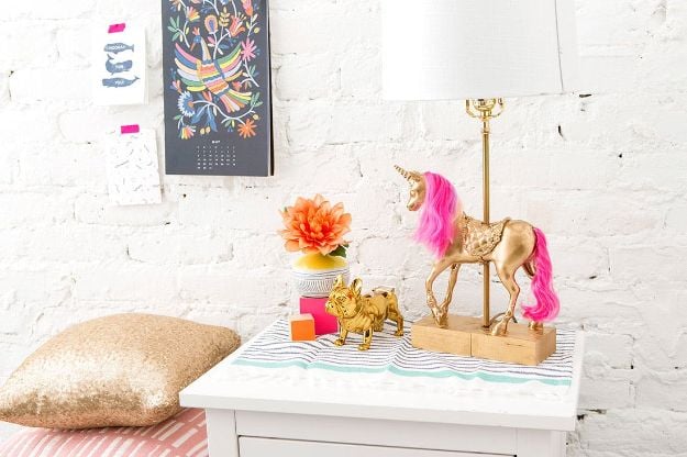DIY Ideas With Unicorns - DIY Unicorn Lamp - Cute and Easy DIY Projects for Unicorn Lovers - Wall and Home Decor Projects, Things To Make and Sell on Etsy - Quick Gifts to Make for Friends and Family - Homemade No Sew Projects and Pillows - Fun Jewelry, Desk Decor Cool Clothes and Accessories http://diyprojectsforteens.com/diy-ideas-unicorns