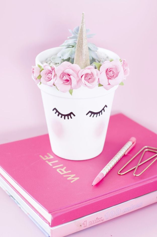 DIY Ideas With Unicorns - DIY Unicorn Planter - Cute and Easy DIY Projects for Unicorn Lovers - Wall and Home Decor Projects, Things To Make and Sell on Etsy - Quick Gifts to Make for Friends and Family - Homemade No Sew Projects and Pillows - Fun Jewelry, Desk Decor Cool Clothes and Accessories http://diyprojectsforteens.com/diy-ideas-unicorns