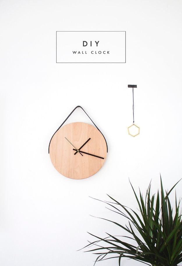 Cheap Wall Decor Ideas - DIY Wall Clock - Cute and Easy Room Decor for Teens - Ideas for Teenager Bedroom Walls - Boys and Girls Room Canvas Wall Art and Decorating #teen #roomdecor #diydecor https://diyprojectsforteens.com/cheap-diy-wall-decor-ideas