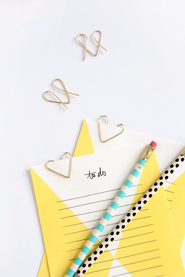 DIY School Supplies - DIY Wire Heart Paper Clips - Easy Crafts and Do It Yourself Ideas for Back To School - Pencils, Notebooks, Backpacks and Fun Gear for Going Back To Class - Creative DIY Projects for Cheap School Supplies - Cute Crafts for Teens and Kids http://diyprojectsforteens.com/diy-back-to-school-supplies