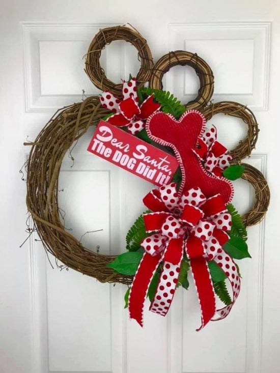 Dog Paw Wreath | 25+ MORE Beautiful Christmas Wreaths