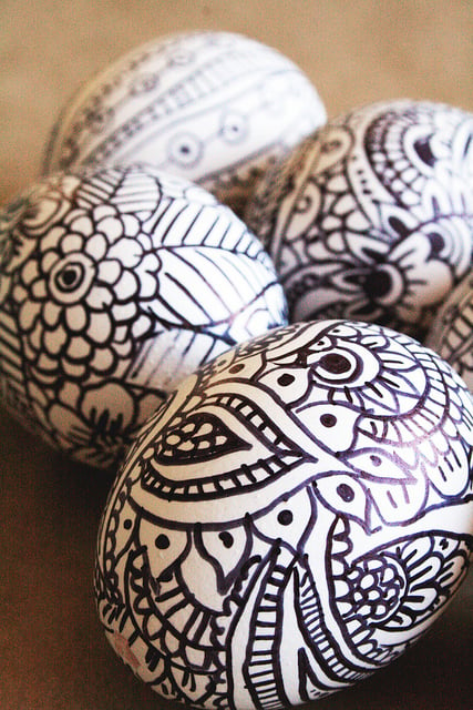 Doodle Easter Eggs | 25+ ways to decorate Easter Eggs