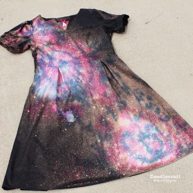 Galaxy DIY Crafts - Galaxy Dress - Easy Room Decor, Cool Clothes, Fun Fabric Ideas and Painting Projects - Food, Cookies and Cupcake Recipes - Nebula Galaxy In A Jar - Art for Your Bedroom - Shirt, Backpack, Soap, Decorations for Teens, Kids and Adults http://diyprojectsforteens.com/galaxy-crafts
