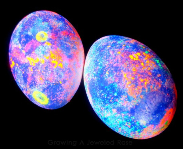 Glow Eggs | 25+ ways to decorate Easter Eggs