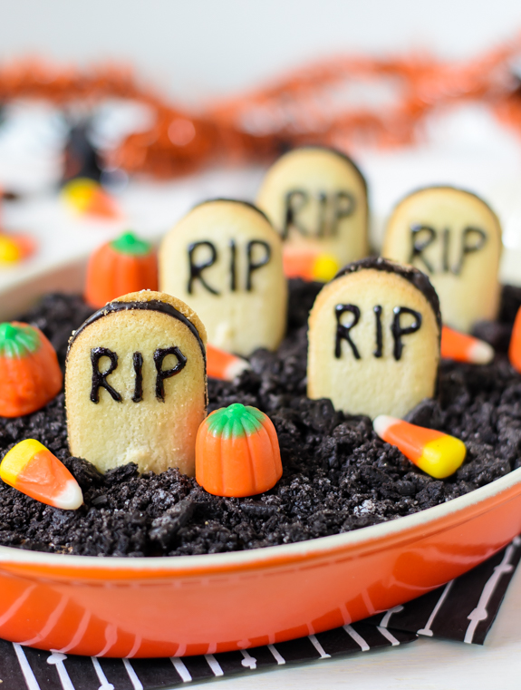 Graveyard Chocolate Cheesecake Dip | 25+ Halloween Party Food Ideas