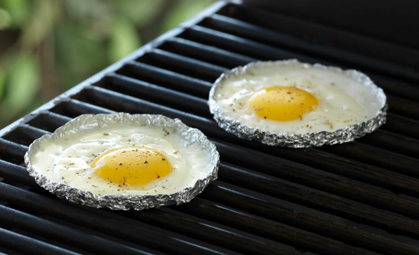 Grilling Fried Eggs | 25+ easy camping recipes