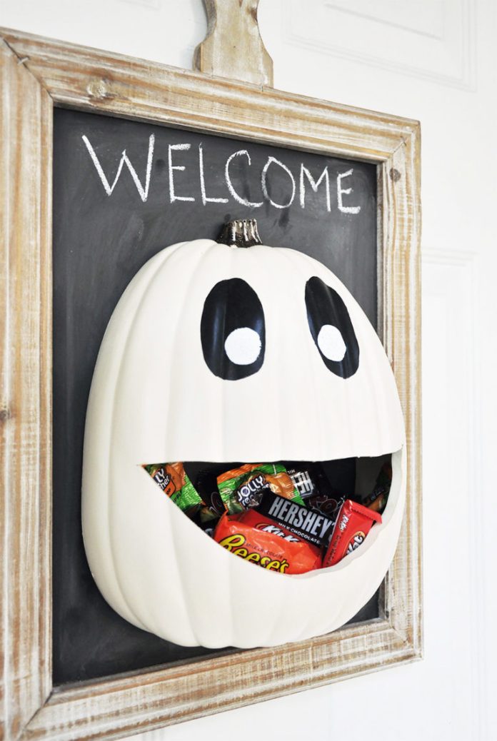 DIY Candy Holder Door Hanger Pumpkin for Trick or Treaters