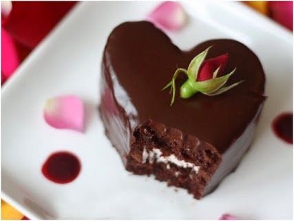 Heart-Shaped Chocolate Raspberry Cakes 25+ Heart-Shaped Food Ideas | NoBiggie.net