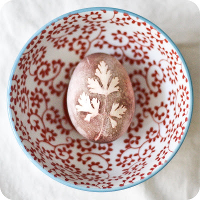 Herb-stenciled Easter Eggs | 25+ ways to decorate Easter Eggs