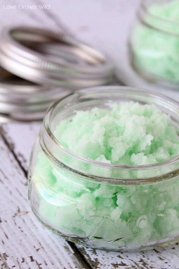 Irish Cream Sugar Scrub | 25+ St. Patrick's Day ideas