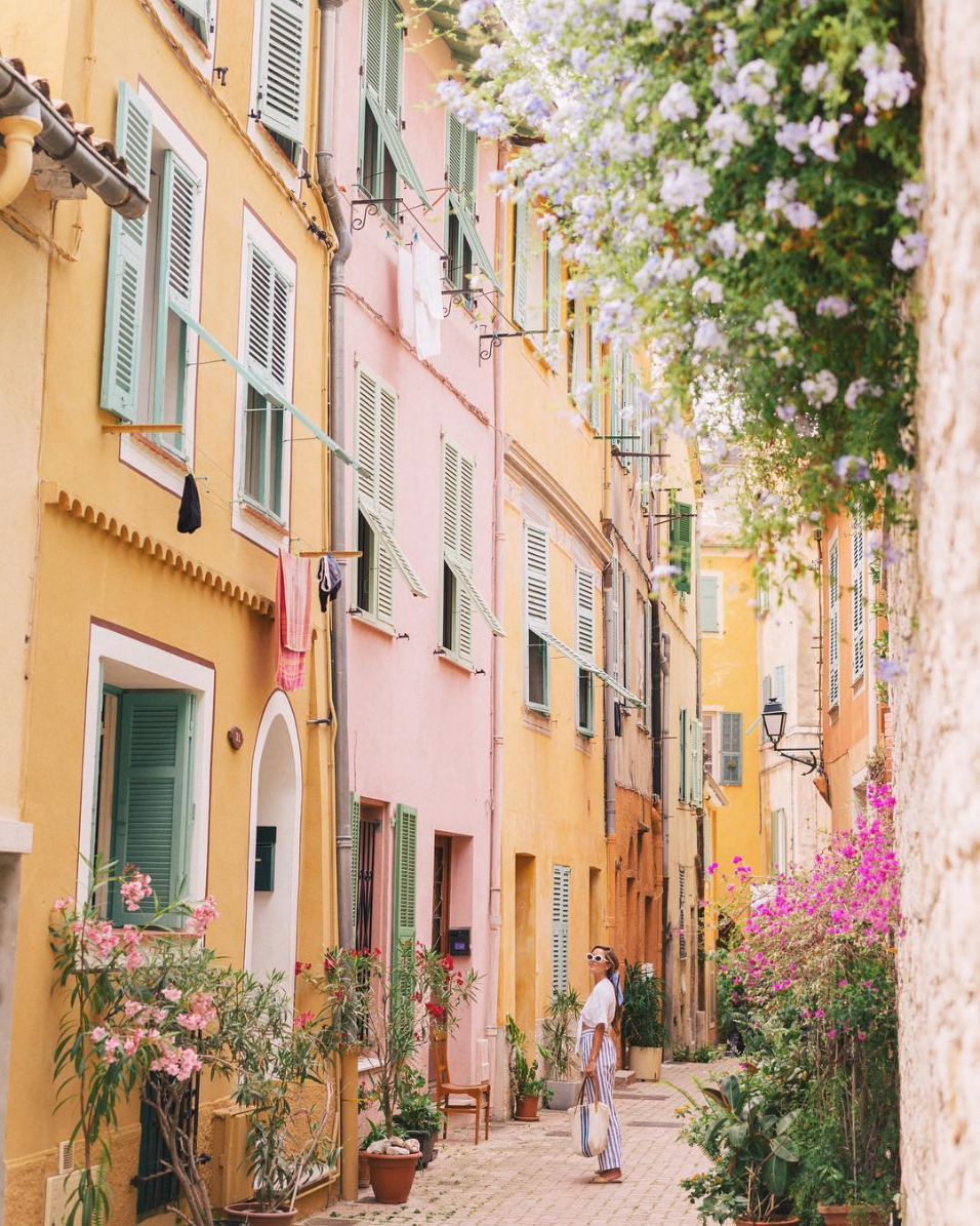 pastel homes south of france