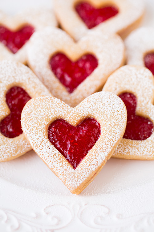 Linzer Cookies 25+ Heart-Shaped Food Ideas | NoBiggie.net