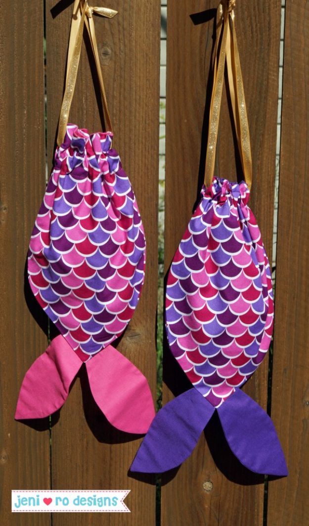 DIY Mermaid Crafts - Mermaid Tail Bags - How To Make Room Decorations, Art Projects, Jewelry, and Makeup For Kids, Teens and Teenagers - Mermaid Costume Tutorials - Fun Clothes, Pillow Projects, Mermaid Tail Tutorial http://diyprojectsforteens.com/diy-mermaid-crafts