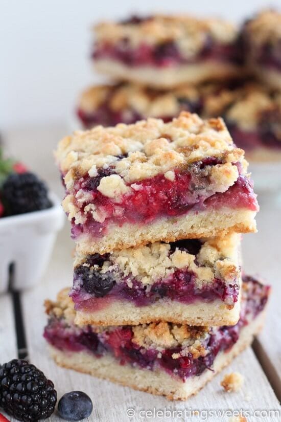 Mixed Berry Crumble Bars + 50 Delicious Berry Recipes... refreshingly sweet treats that you can enjoy all summer long!