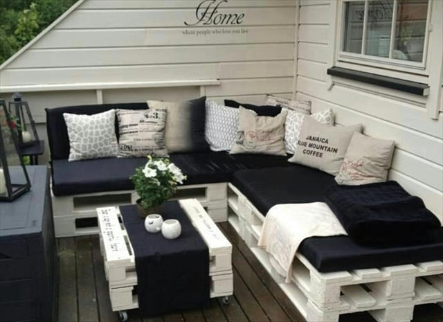 Pallet sofa | 25+ garden pallet projects