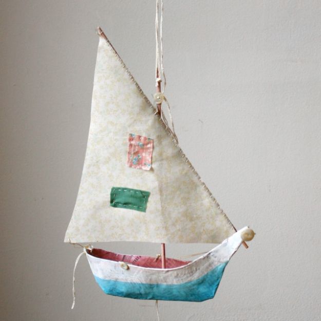 Creative Paper Mache Crafts - Paper Mache Boat - Easy DIY Ideas for Making Paper Mache Projects - Cool Newspaper and Paper Bag Craft Tips - Recipe for for How To Make Homemade Paper Mashe paste - Halloween Masks and Costume Tutorials - Sculpture, Animals and Ideas for Kids http://diyprojectsforteens.com/paper-mache-crafts