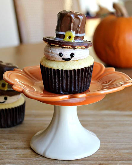 Pilgrim Cupcakes | 25+ Thanksgiving treats