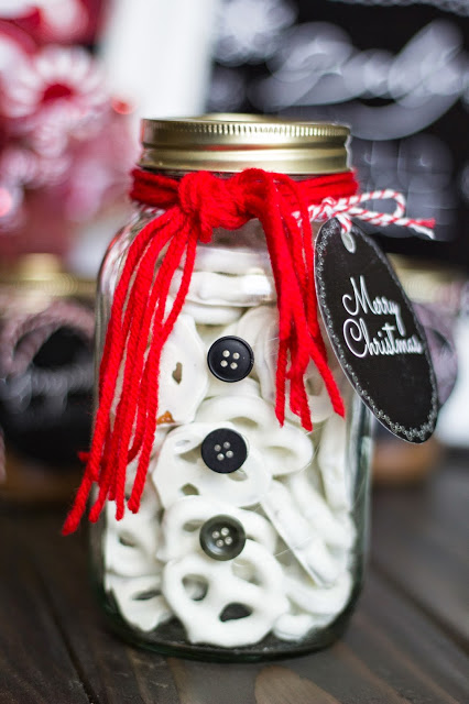 Pretzel Snowman Jar | 25+ Edible Christmas Gifts