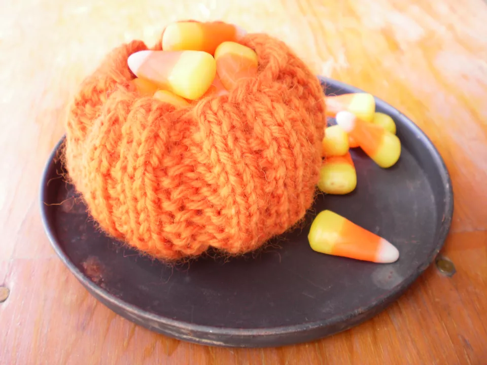 Pumpkin Candy Dish Knitting pattern