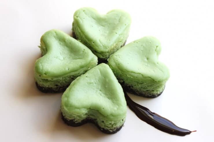 Mini Mint Cheesecakes | Top 50 St. Patrick's Day Green Food - have fun with St. Patrick's Day and surprise your family and friends with these fun, festive green recipes!