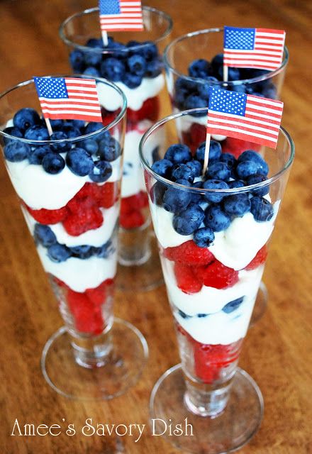 Skinny Berry Parfaits | 25+ Patriotic Treats 