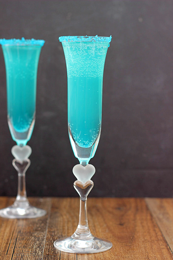 Sparkling Blue Hawaiian Mocktail | 25+ Non-Alcoholic Punch Recipes