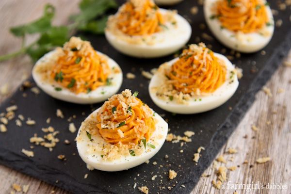 Sriracha Deviled Eggs with Garlic Toast Crumb Topping | 25+ Deviled Egg Recipes