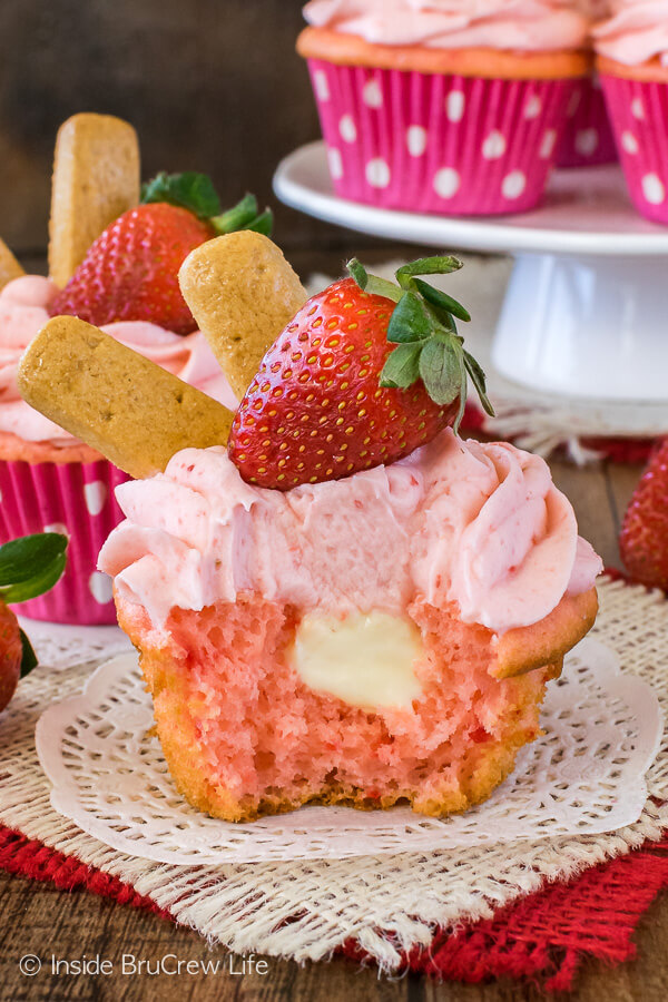 Strawberry Cheesecake Cupcakes + 50 Delicious Berry Recipes... refreshingly sweet treats that you can enjoy all summer long!