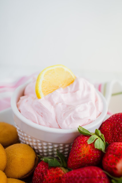 Two Ingredient Strawberry Lemonade Fruit Dip | landeelu.com Such an easy fruit dip to whip together (literally!) for a delicious treat!
