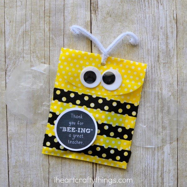 Cute Bee Teacher Appreciation Gift Bag + 25 Handmade Gift Ideas for Teacher Appreciation - the perfect way to let those special teachers know how important they are in the lives of your children!
