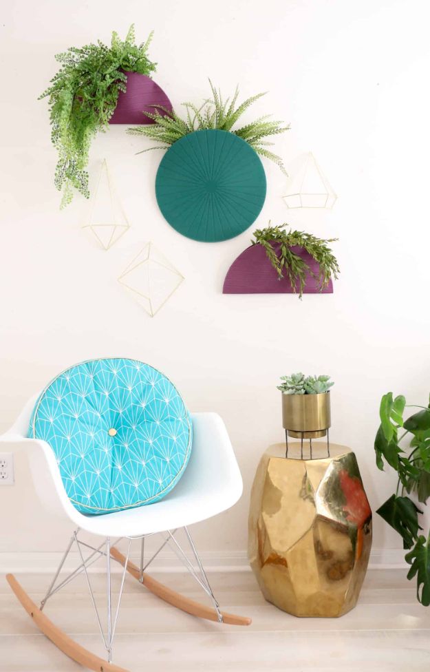 Cheap Wall Decor Ideas - Turn Placemats Into Hanging Planters - Cute and Easy Room Decor for Teens - Ideas for Teenager Bedroom Walls - Boys and Girls Room Canvas Wall Art and Decorating #teen #roomdecor #diydecor https://diyprojectsforteens.com/cheap-diy-wall-decor-ideas