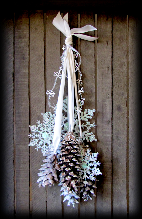 Winter wonderland pine cones | 25+ Winter decor crafts