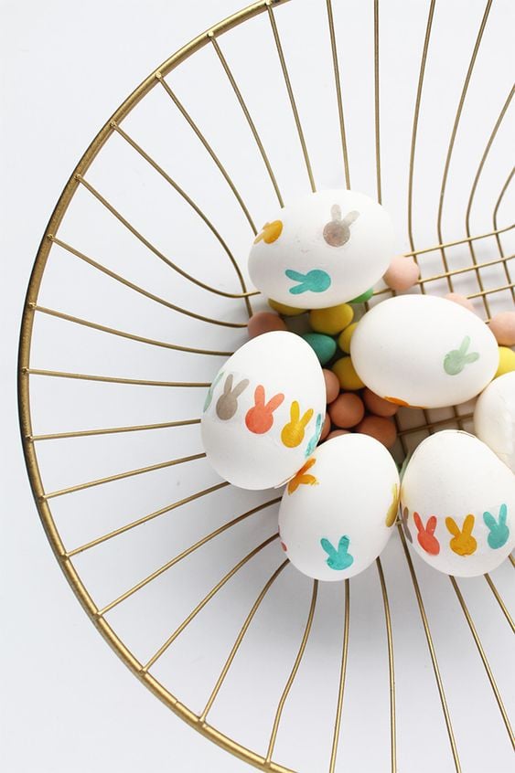 Love these darling diy bunny tattoo Easter eggs! Such a fun and easy spring craft idea! #springcraft #eastercraft #bunnycraft #bunnydecor #easterdecor