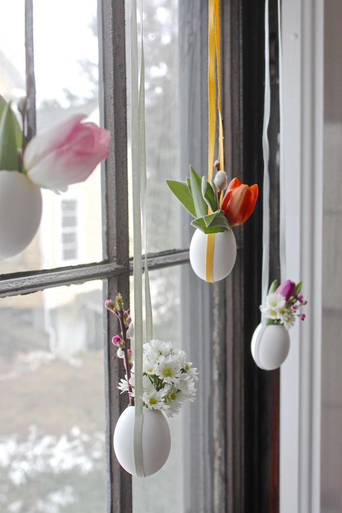 DIY hanging Easter egg posies craft spring decor. Such an easy to make spring craft! Love these hanging eggs with fresh florals for instant spring decorations. #springdecor #easteregg #eastereggcraft #springdecorideas