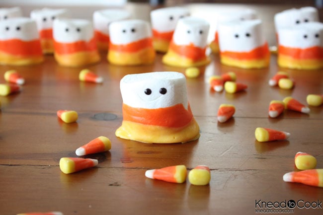 The best easy Halloween treats and Halloween snacks that you can make with your kids.