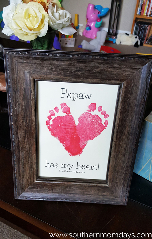 Sweet footprint heart print DIY | 30 best handprint and footprint projects