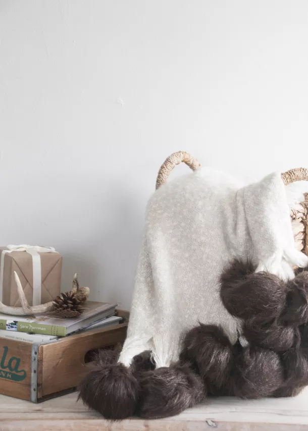 DIY Luxurious Fur Pom Pom Throw